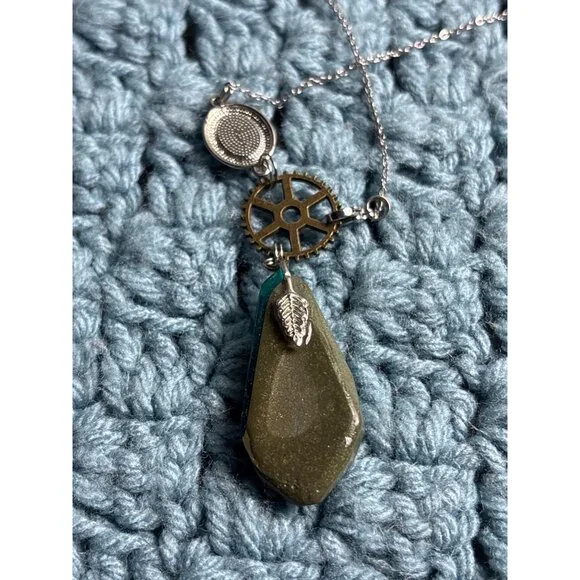 Steampunk Necklace Gear Plastic Pendant Faux Abalone Silvertone 18 inches Long - Picture 3 of 3